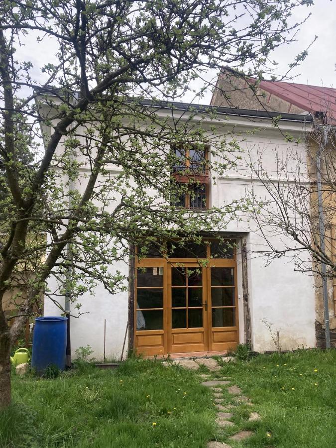 Stare Dekanstvi Utery Exterior photo